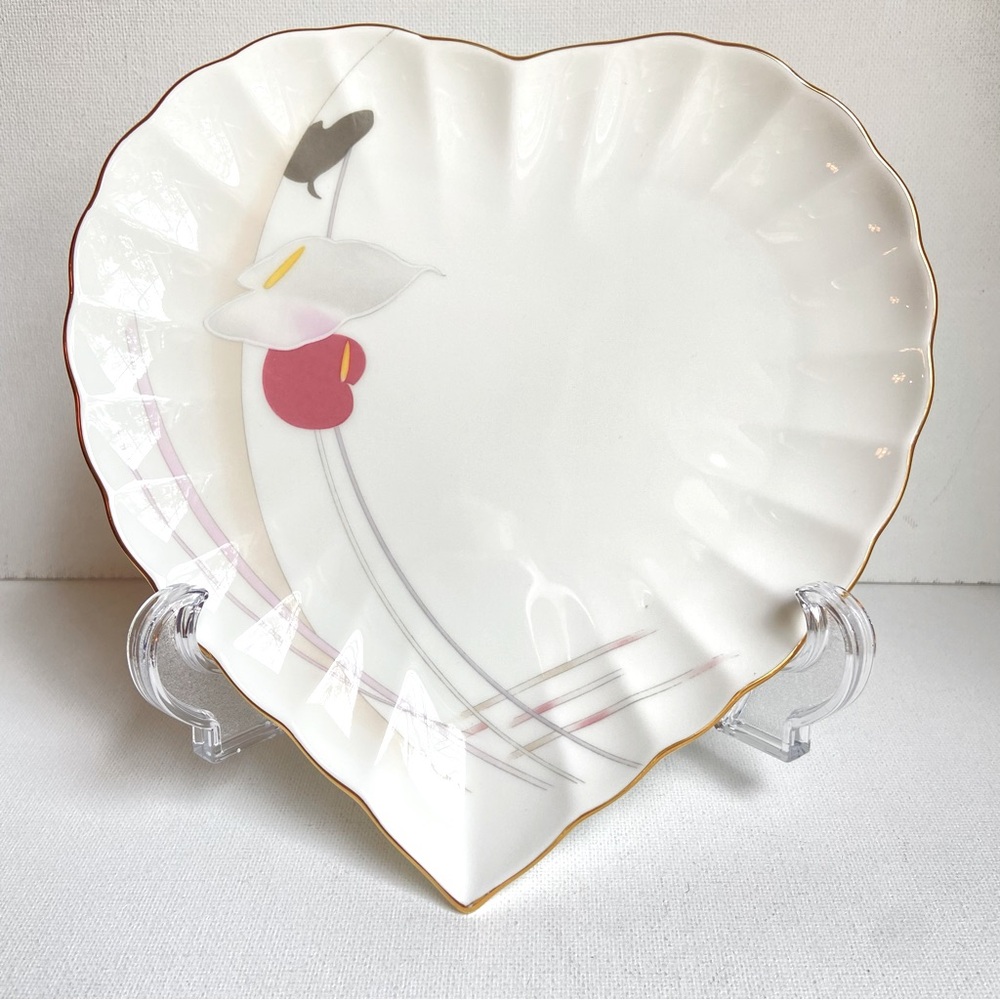 Mikasa Anthurium bone china heart shaped scalloped plate gold trim made in Japan